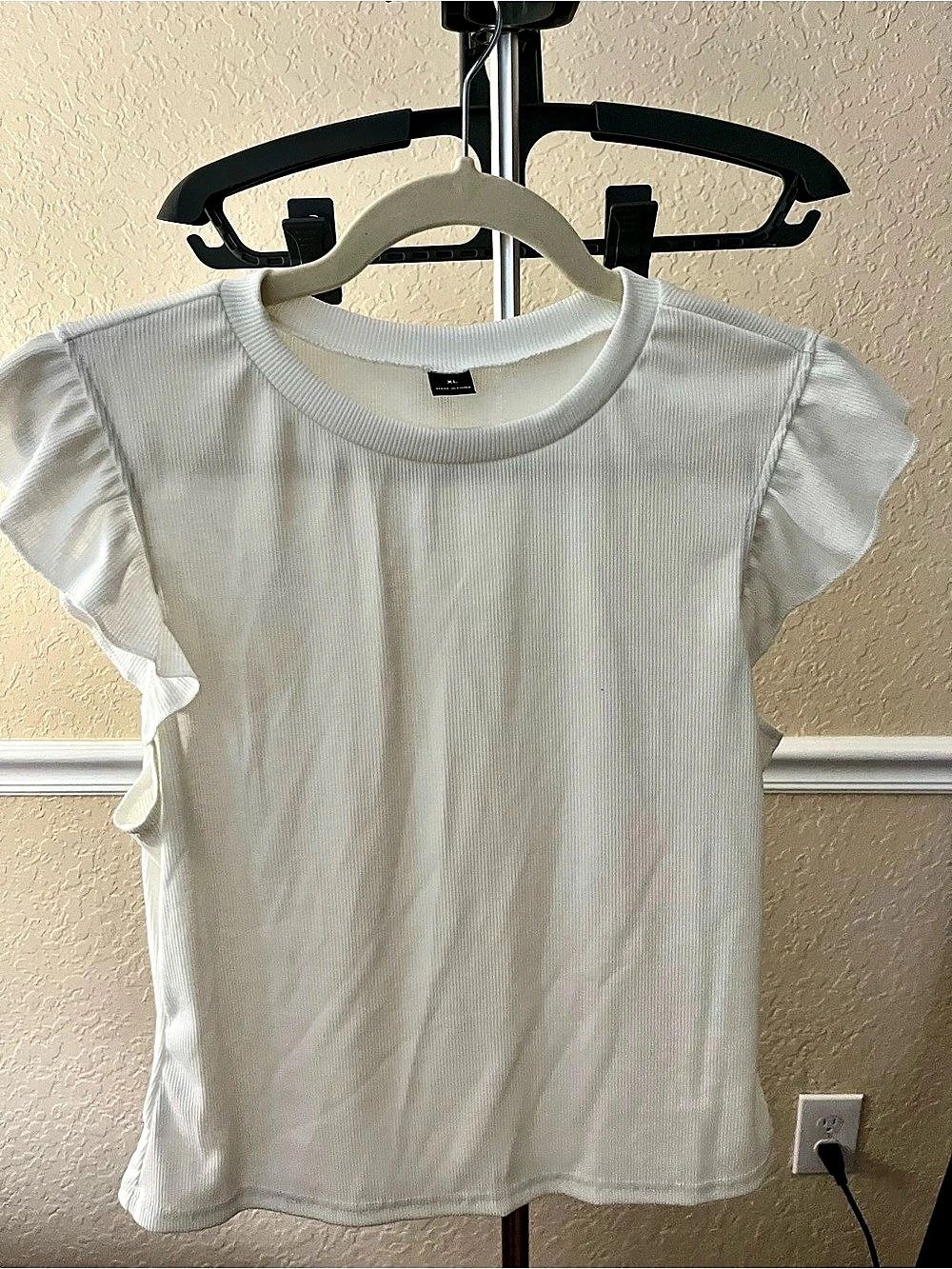 Ribbed Ruffle Sleeve Top in White XL Like New